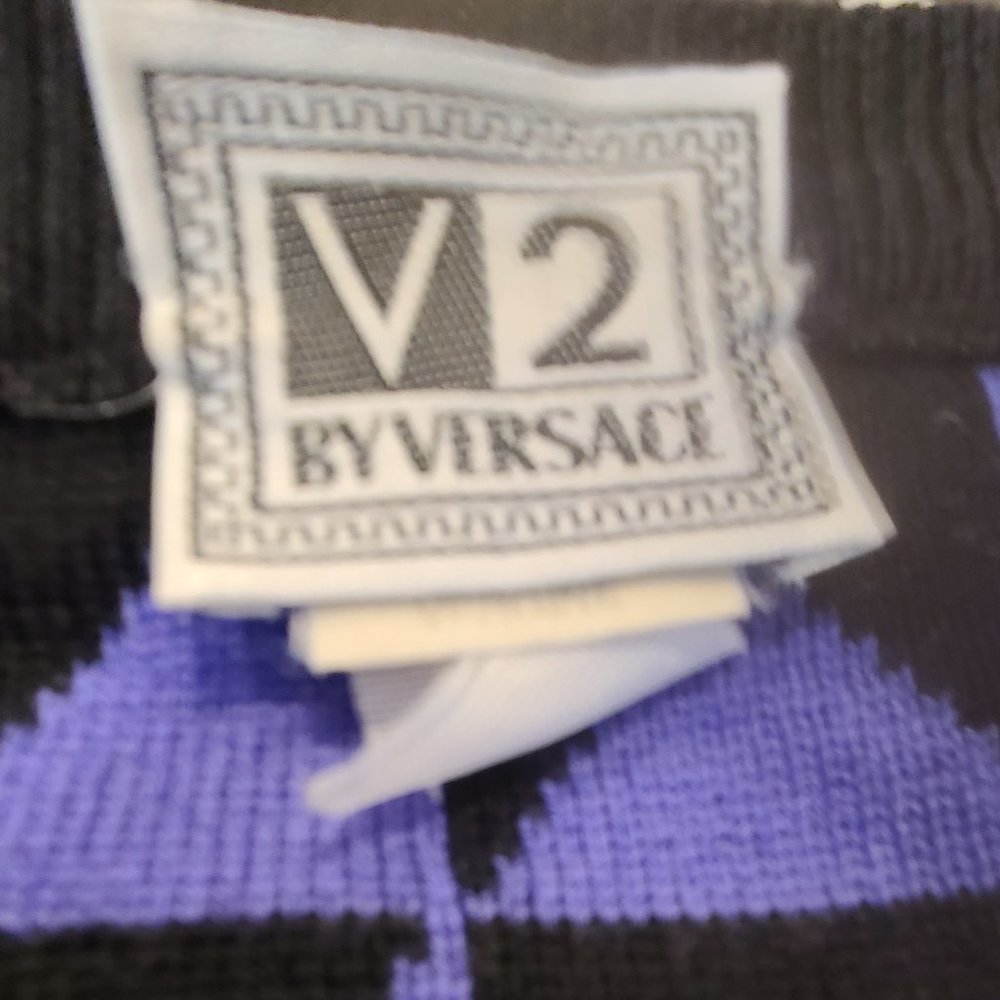 V2 VERSACE CLASSIC PRINTED CREW NECK PULLOVER - SIZE: LARGE - Picture 11 of 13